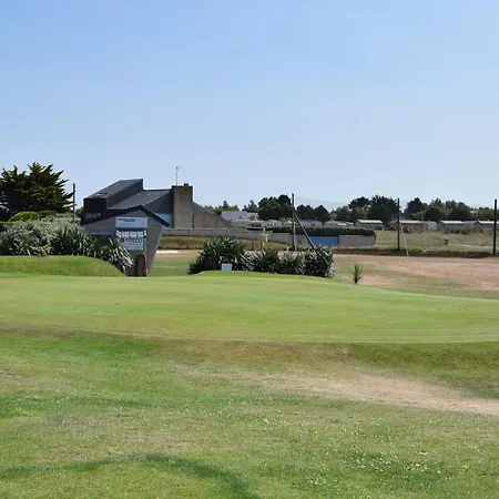 Nice Home In Saint-Marcouf With Wifi *